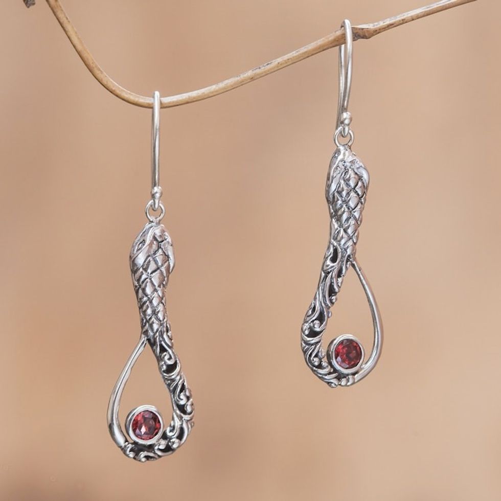 Garnet dangle earrings 'Cobra Passion'