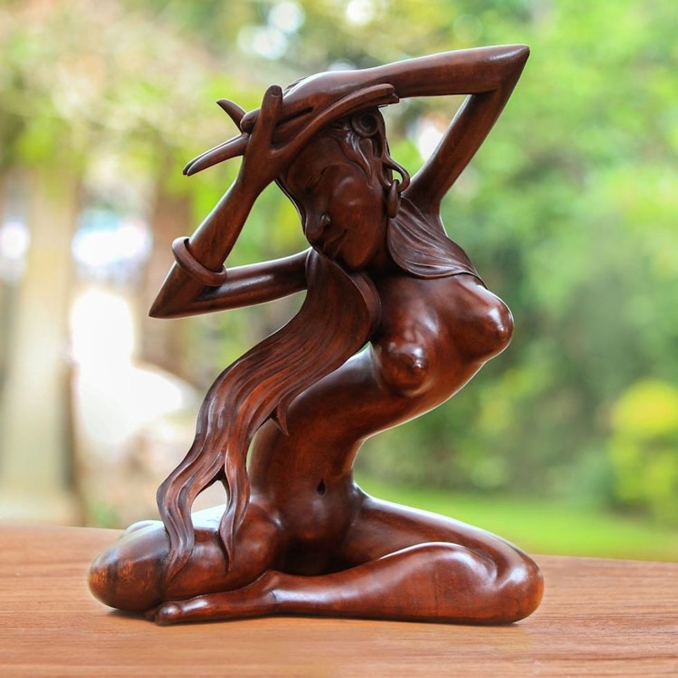 Wood statuette 'Graceful Indah'