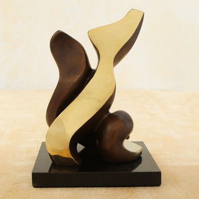 Alternate image for Two-tone bronze sculpture from Brazil Fall in Love