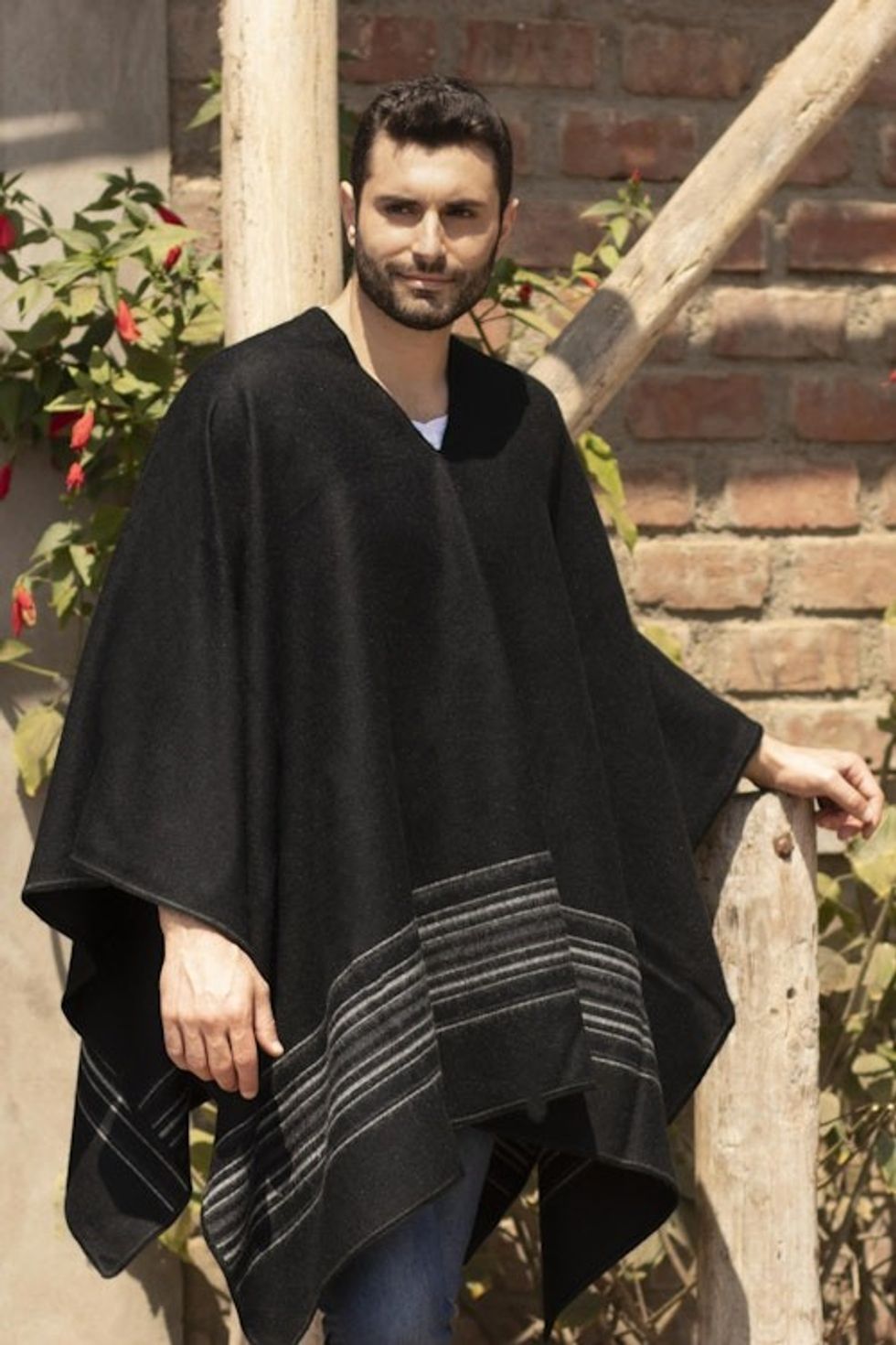 Artisan Crafted V-neck Alpaca Blend Poncho for Men 'Black Nazca'