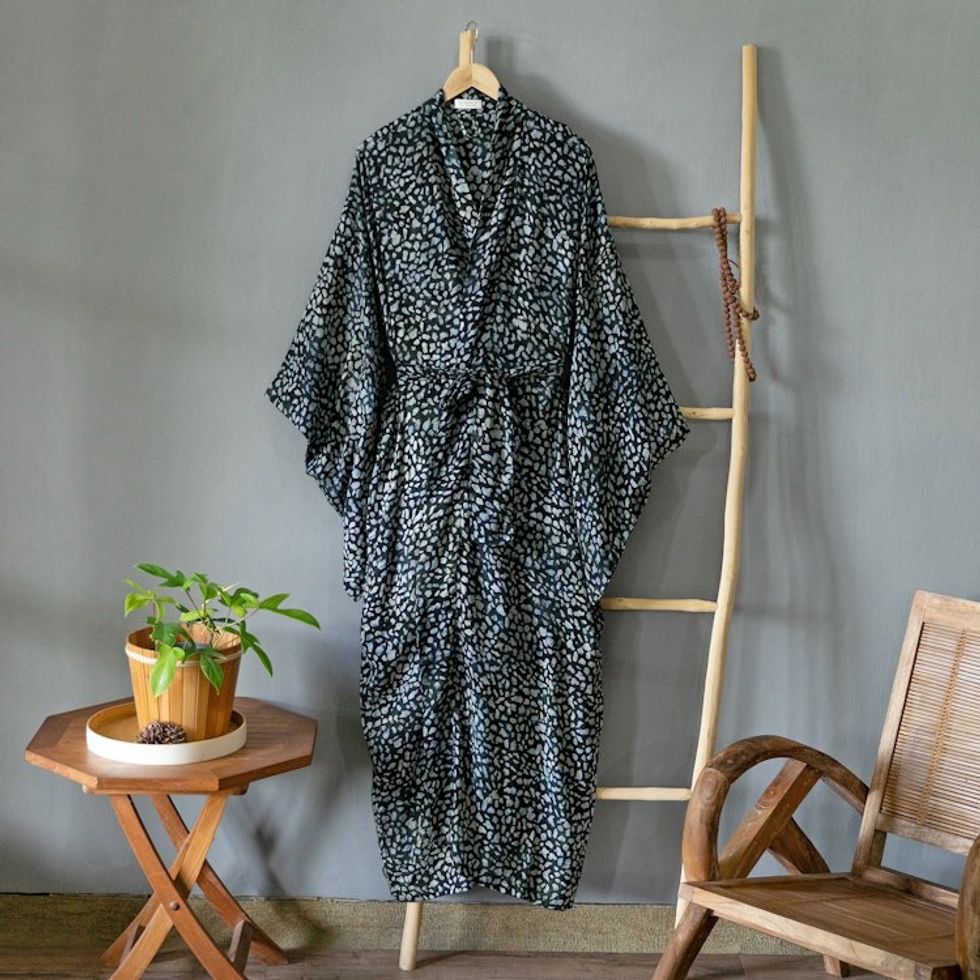 Women's Gray and Black Rayon Robe with Kimono Sleeves 'Borneo Slate'