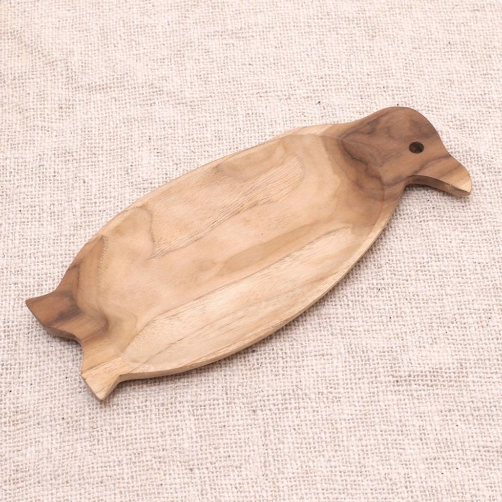 Penguin-Shaped Teak Wood Serving Platter 'Spry Penguin'