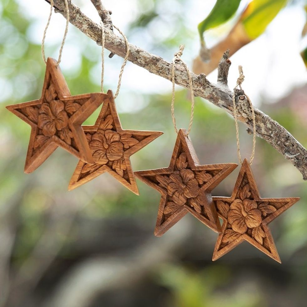 Set of 4 Floral Star-Shaped Suar Wood Ornaments 'Hibiscus Grace'