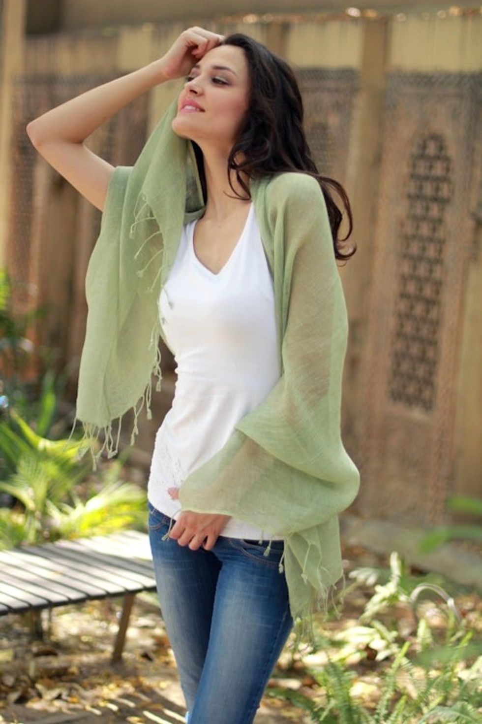 Linen shawl 'Sheer Moss Green'
