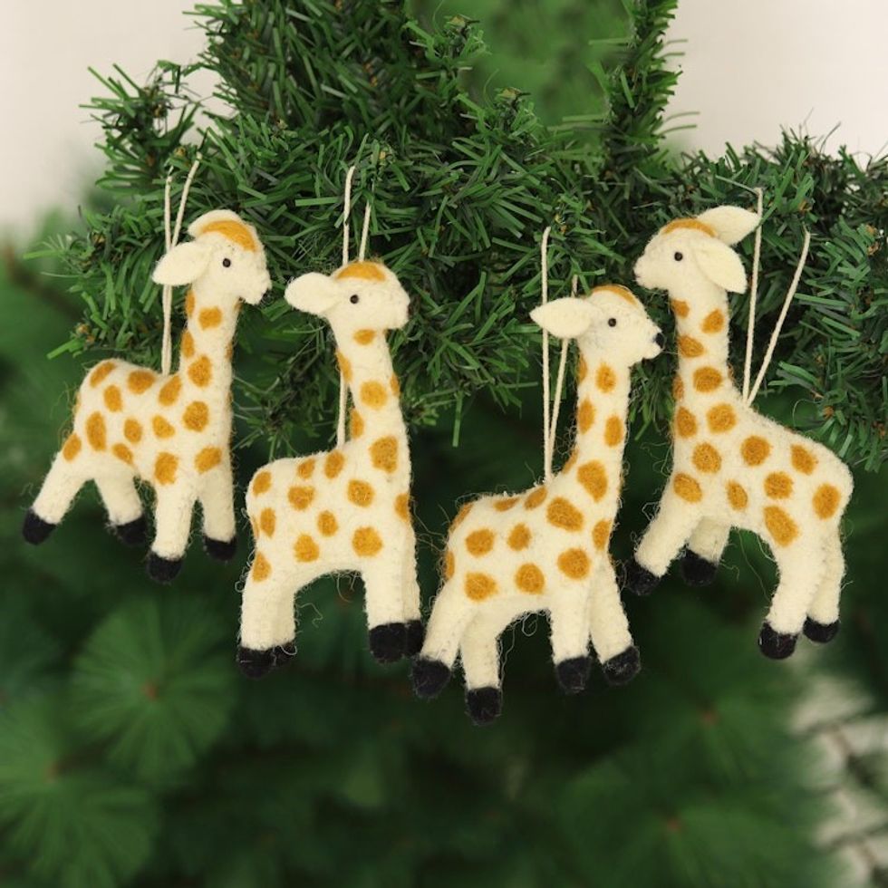 Set of 4 Giraffe Wool Felt Ornaments 'Cheerful Giraffes'