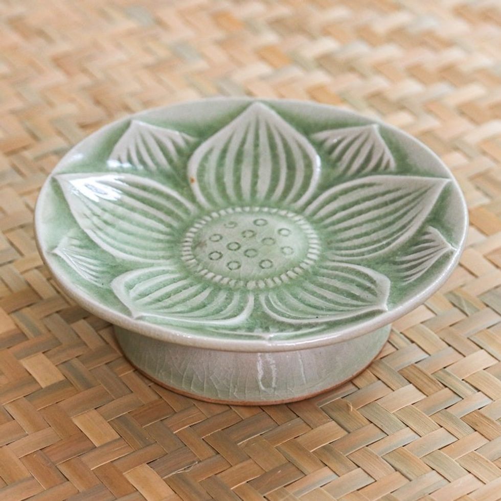 Floral Motif Footed Plate 'Lanna Lotus'