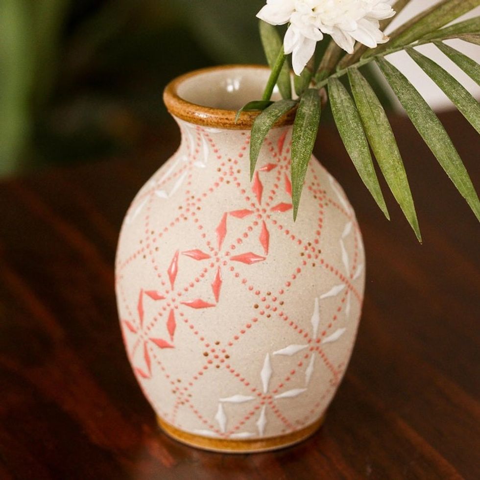 White and Paprika Red Trellis Motif Ceramic Flower Vase 'Windmill Terrace'