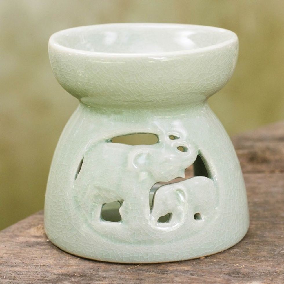 Thailand Elephants Handmade Green Ceramic Clay Oil Warmer 'Mother and Baby'