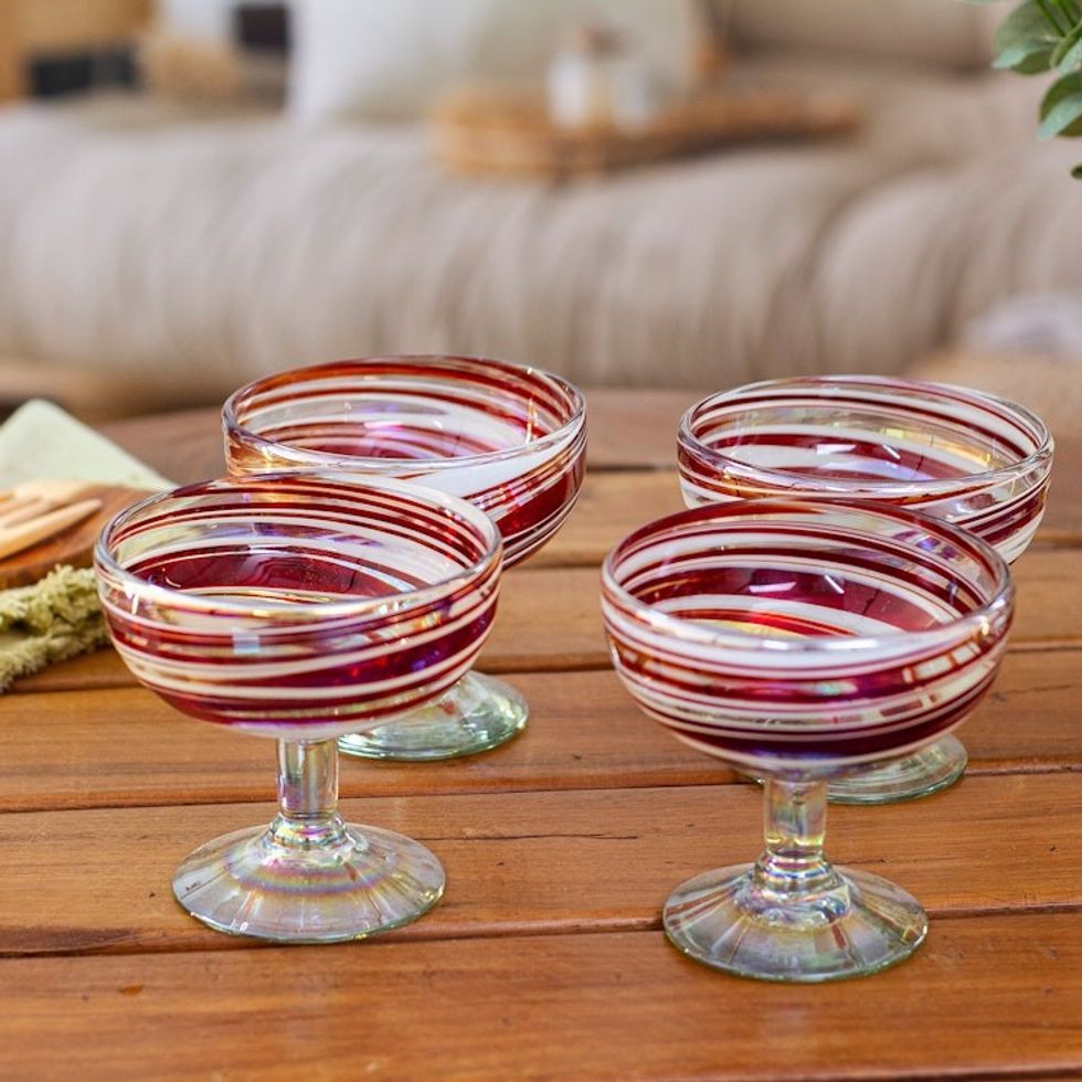 Set of 4 Eco-Friendly Red Handblown Coupe Glasses 'Trendy Enchantment'