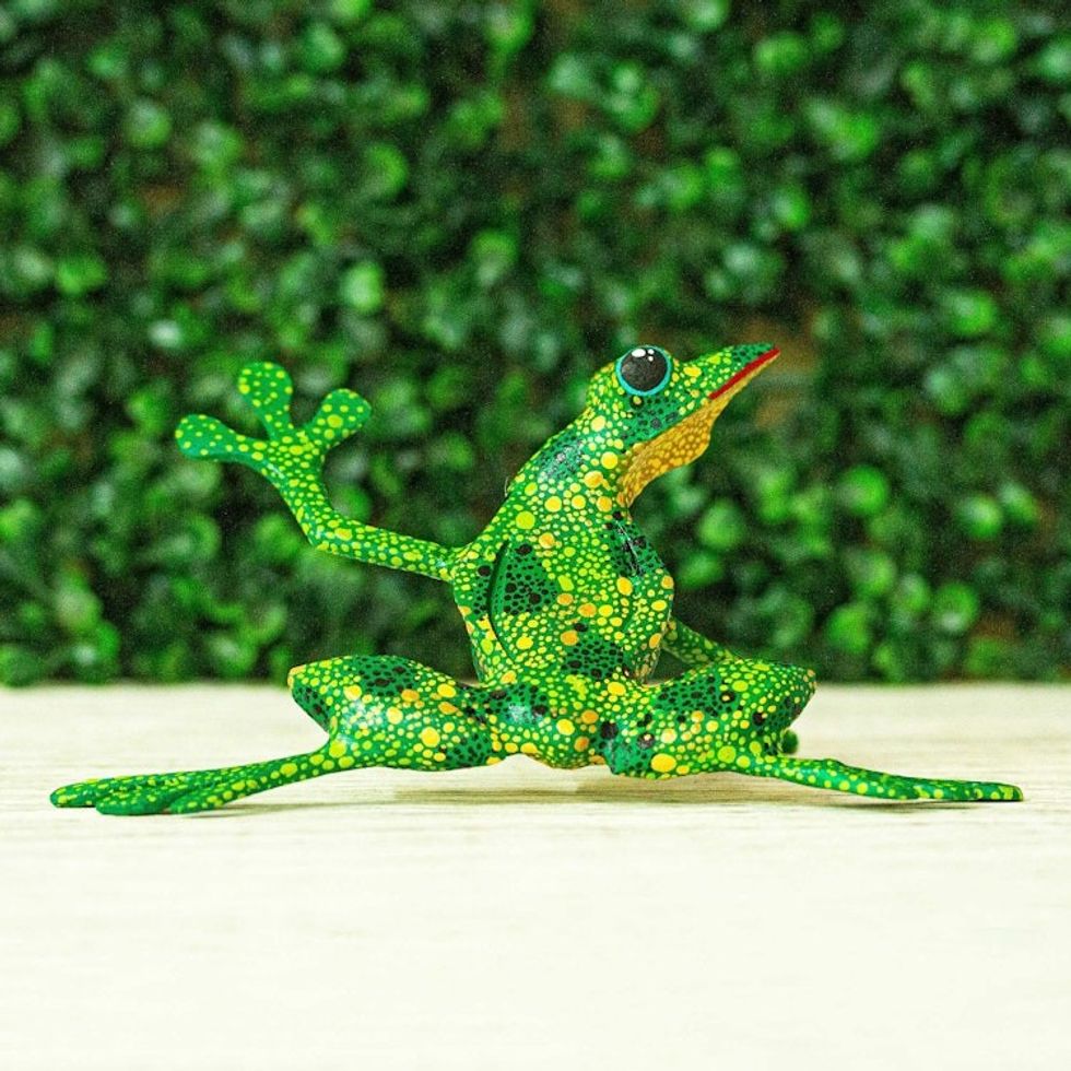 Handmade Wood Green Frog Alebrije Sculpture from Mexico 'Green Tree Frog'