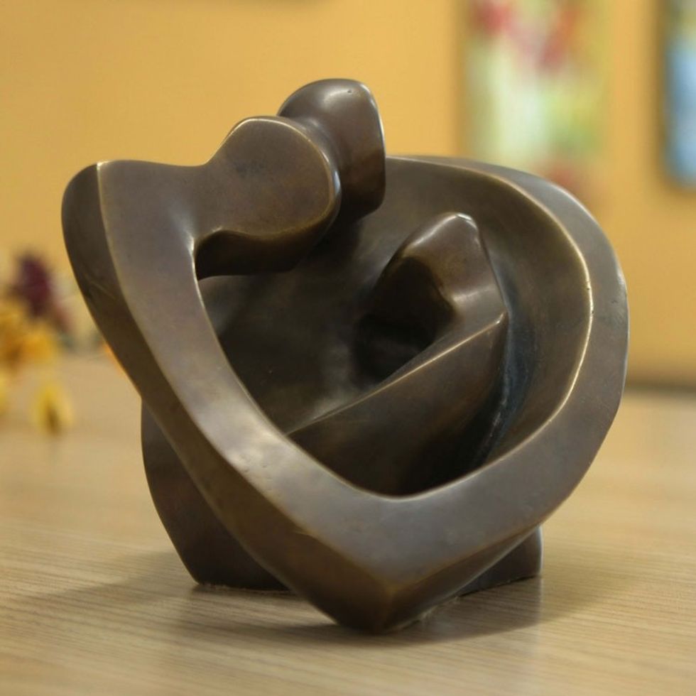 Bronze sculpture 'Lassos of Love'