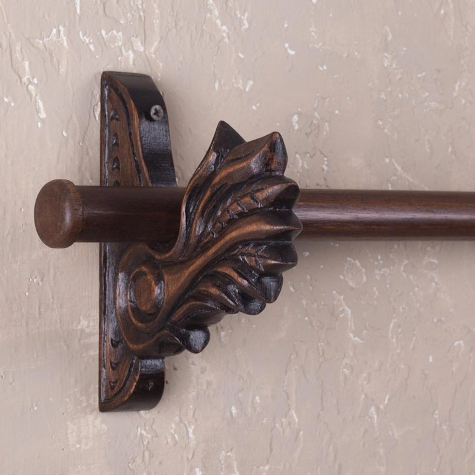 Carved Acanthus Leaf Cedar Wood Tapestry Rod 'Acanthus'