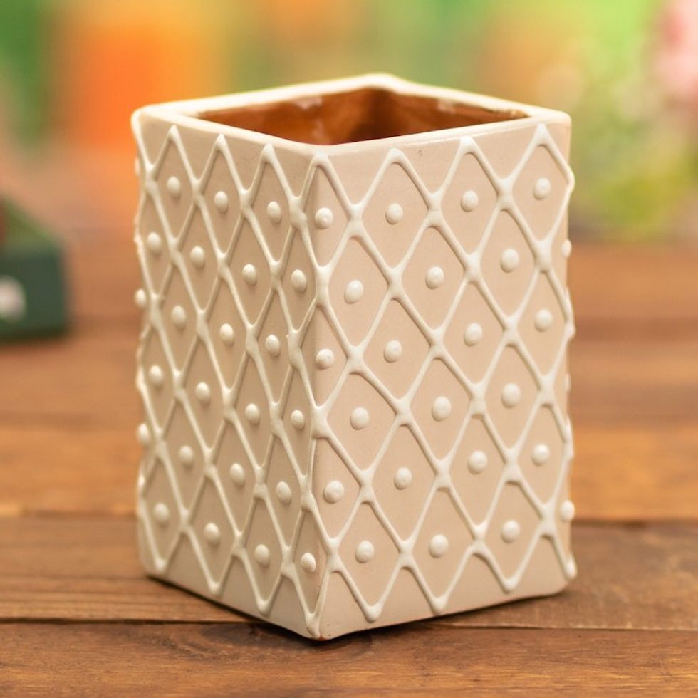 Beige and White Ceramic Flower Pot with Diamond Pattern 'Oneiric Vibes'