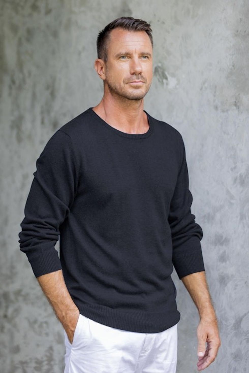 Men's Crew Neck Cotton Blend Pullover in Black from Peru 'Classic Warmth in Black'