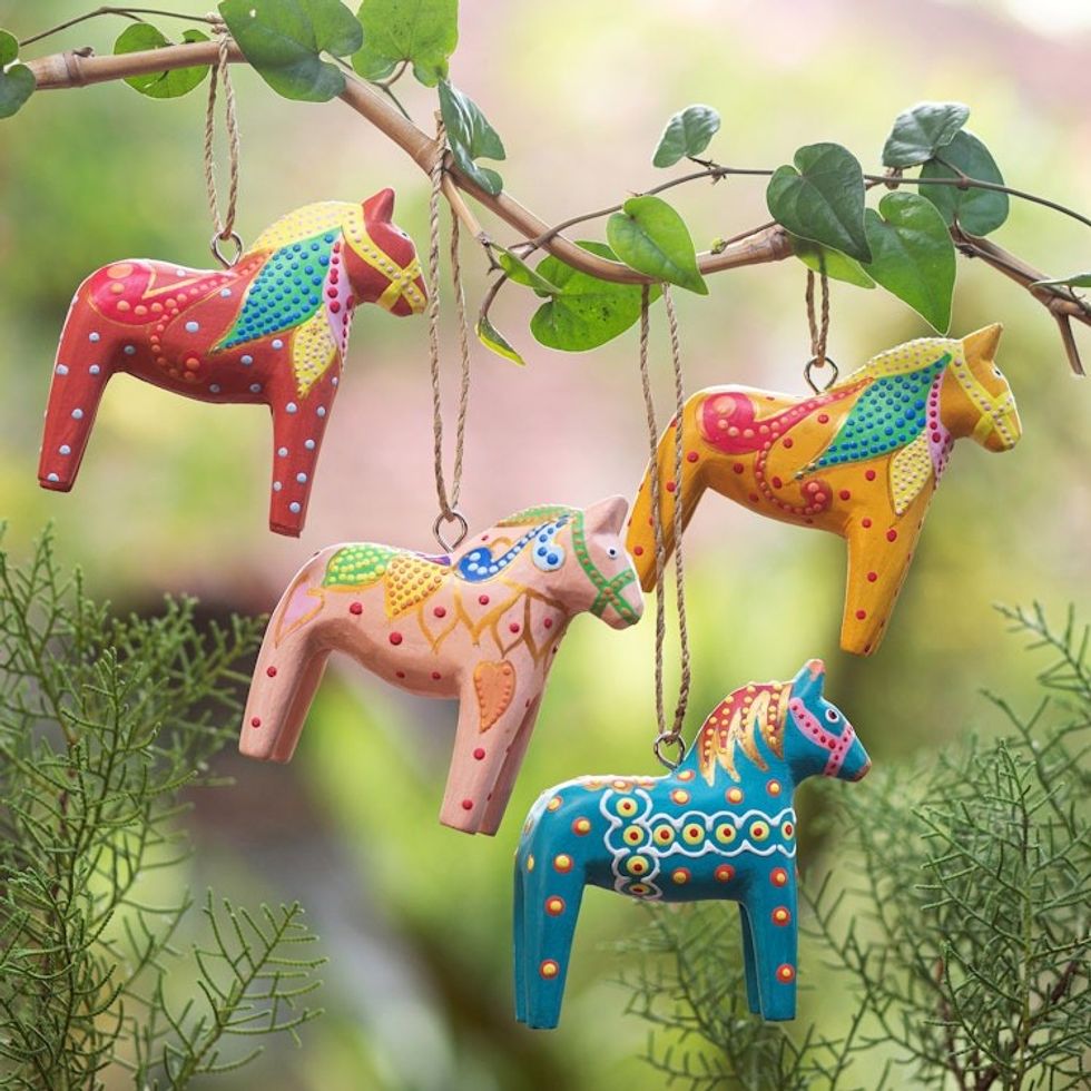 Set of 4 Artisan-Painted Christmas Horse Ornaments 'Dala Cheer'