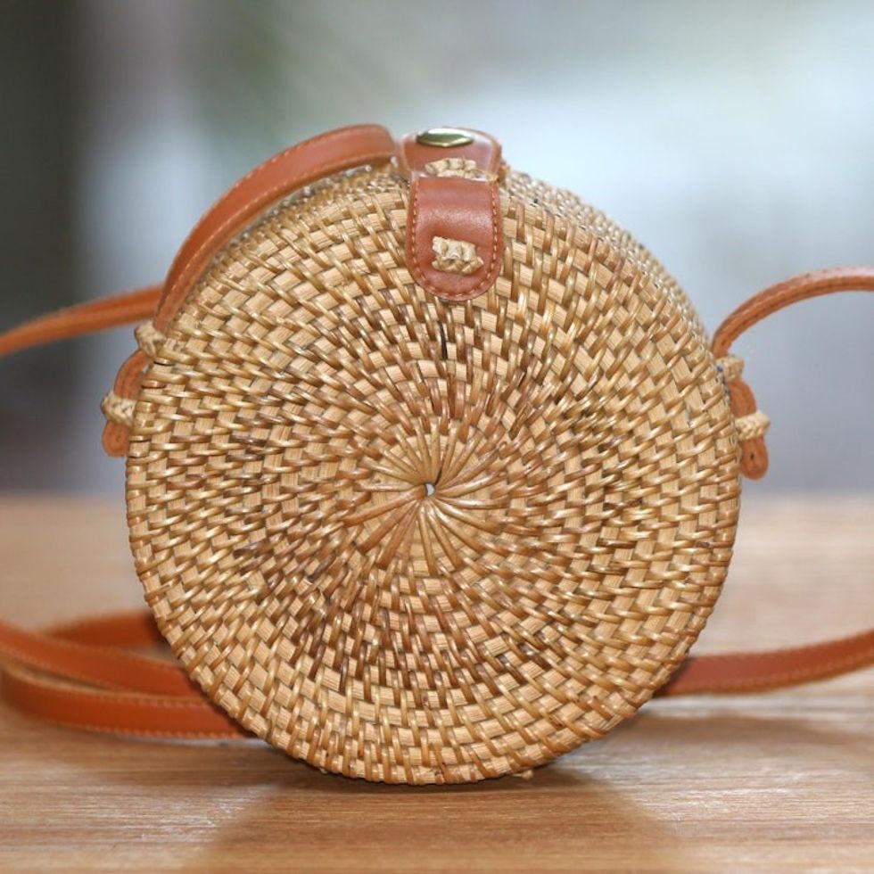 Brown Round Bamboo and Ate Grass Shoulder Bag 'Brown Wheel'