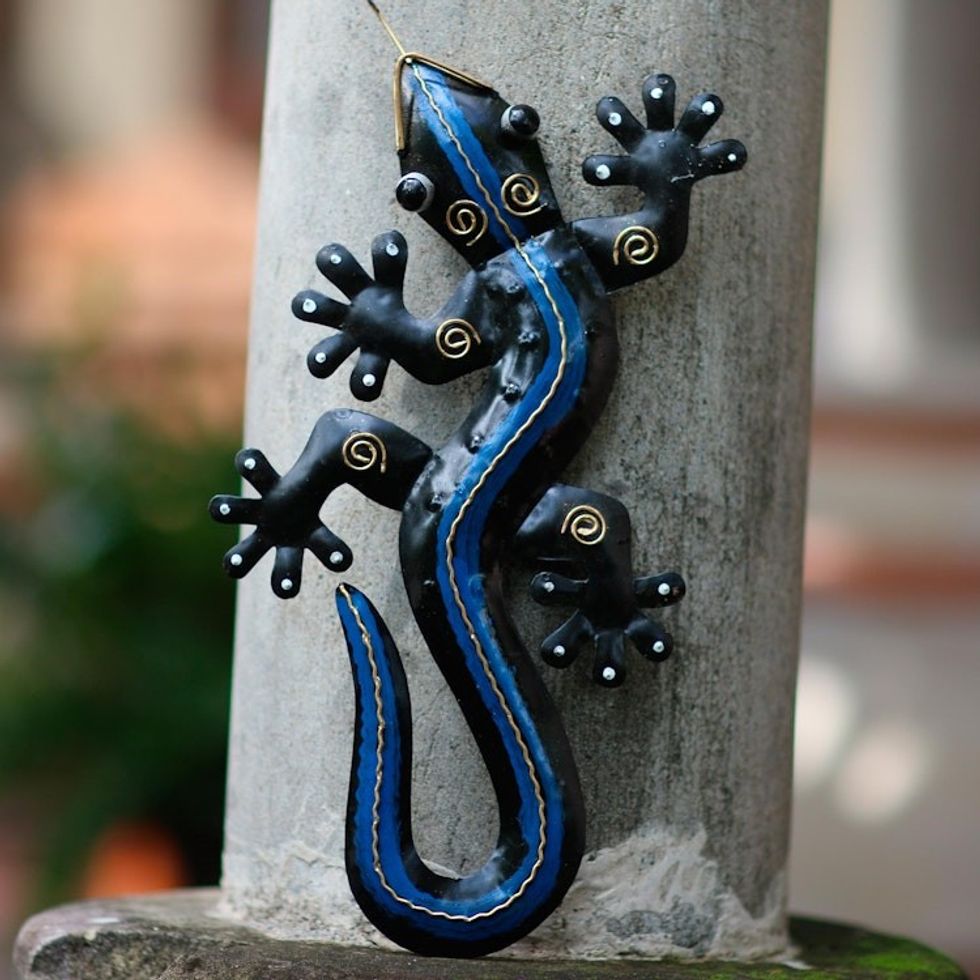 Hand Crafted Gecko Metal Wall Art 'Hunting Gecko'