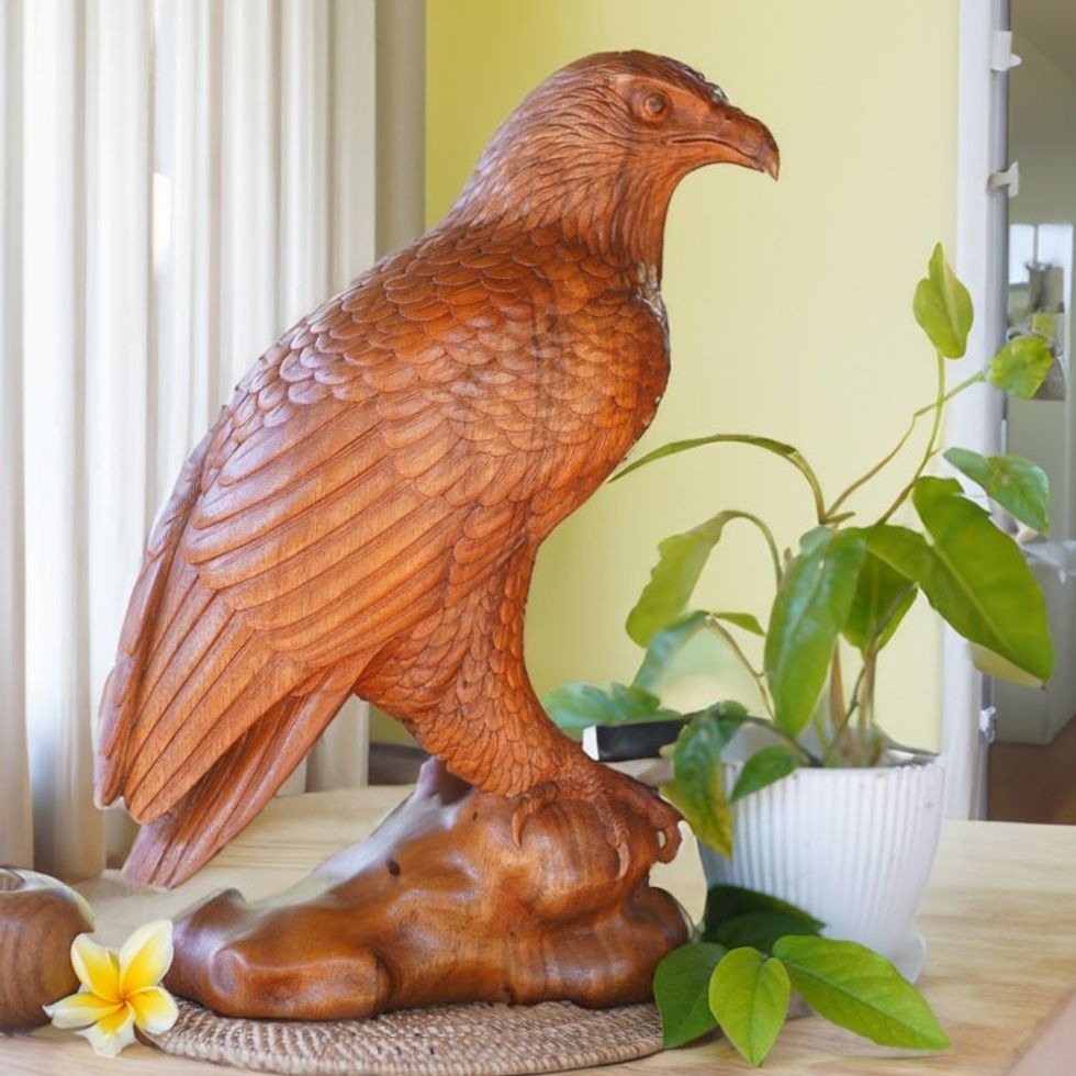 Wood sculpture 'Bold Eagle'