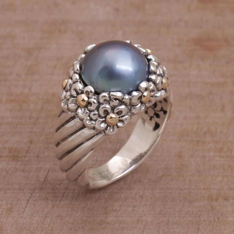 Blue Cultured Pearl Cocktail Ring with Floral Motifs 'Dusky Daisy'