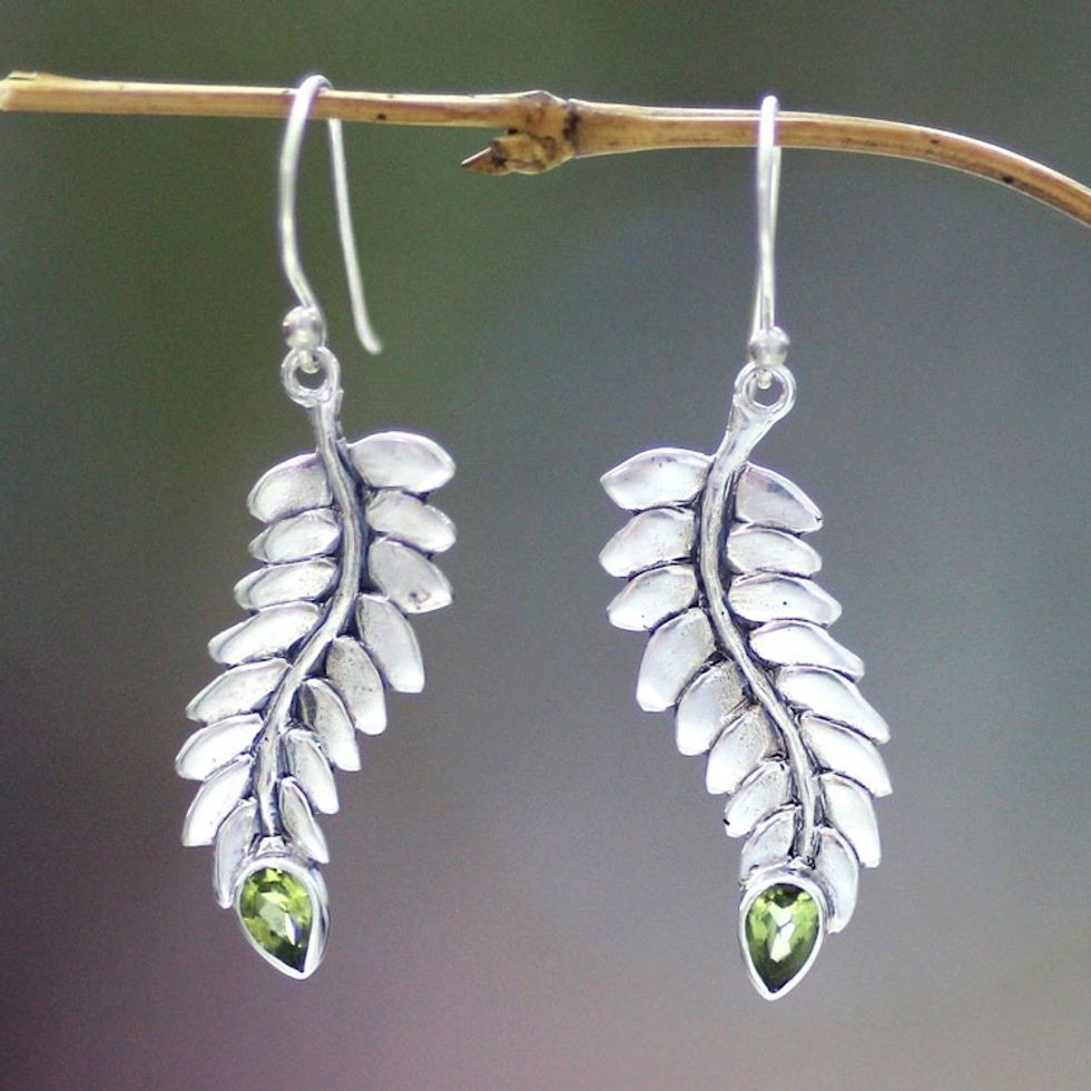 Peridot dangle earrings 'Sweet Leaf'