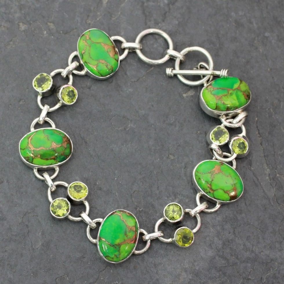 Peridot link bracelet 'Forest Pebbles'