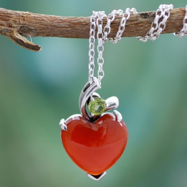 Alternate image for Heart pendant necklace A Sigh of Romance