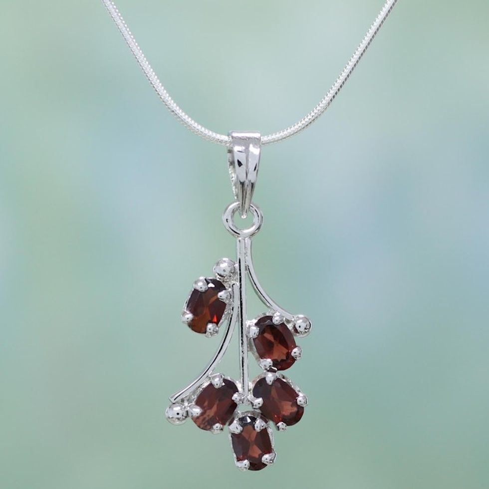 Garnet flower necklace 'Rosebuds'