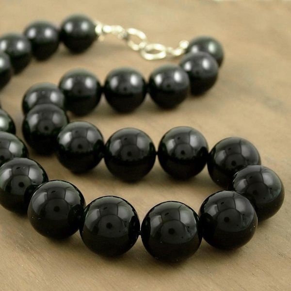 Alternate image for Onyx strand necklace Queen of Shadows