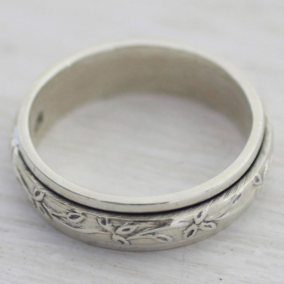 Sterling Silver Spinner Ring with Leaf Motifs from India 'Spinning Leaves'