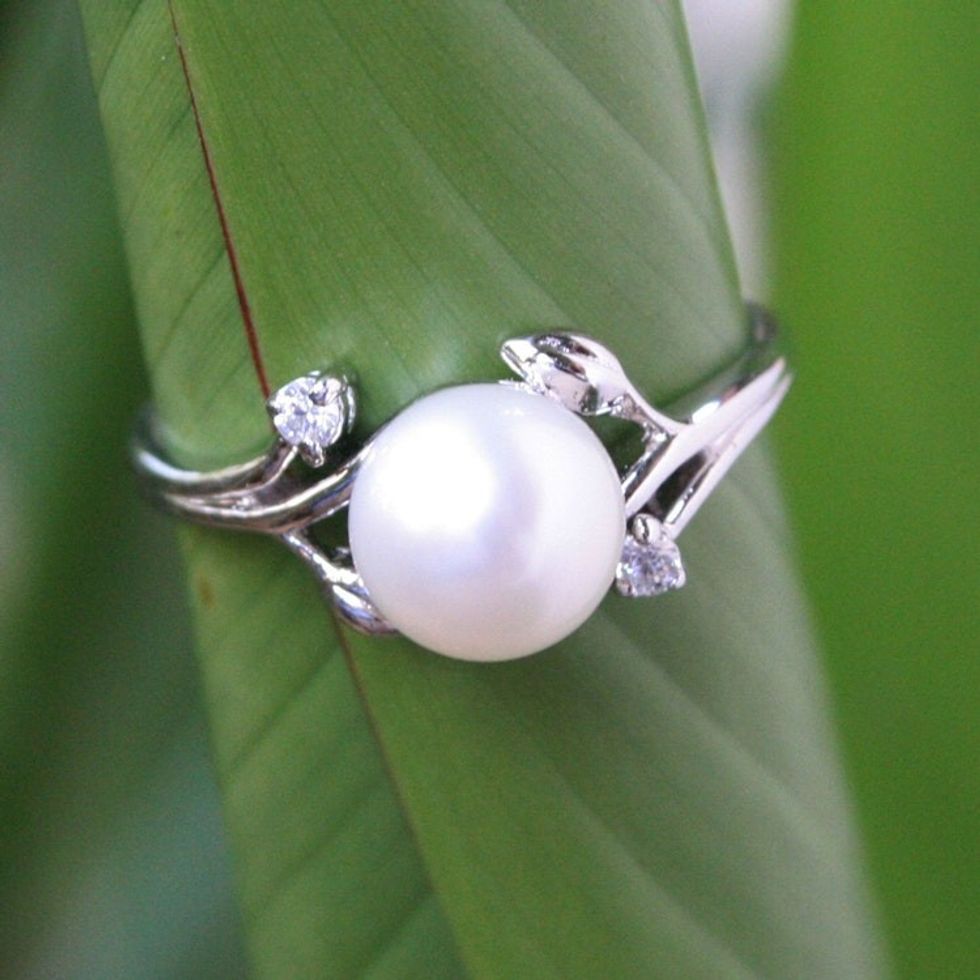 White Gold Plated Cultured Pearl Ring 'Budding Beauty'