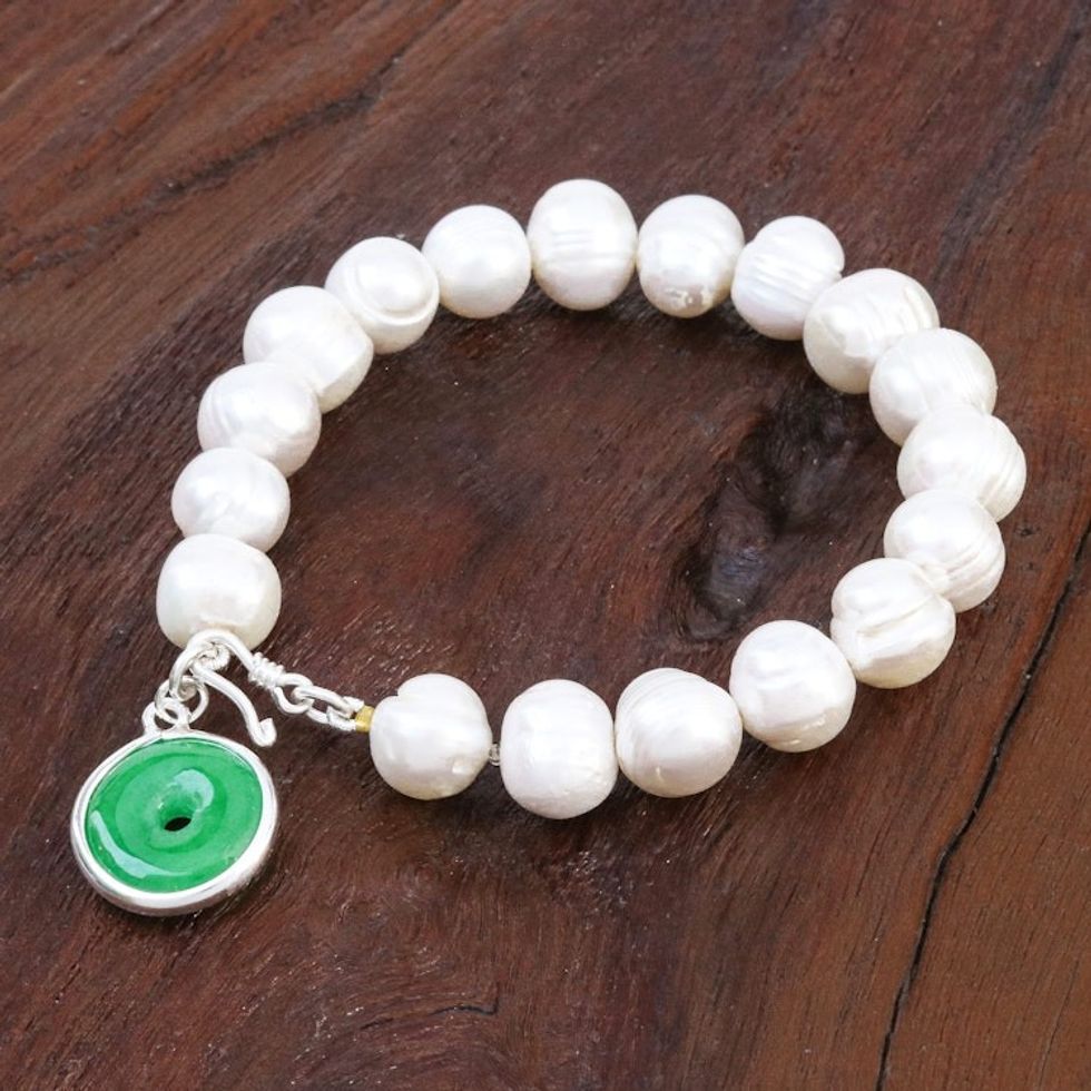 Artisan Crafted Jade and Cultured Pearl Bracelet 'Lucky Pearl'