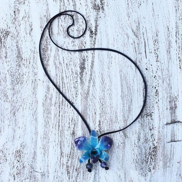 Alternate image for Natural Flower Lariat Necklace Midnight Blue