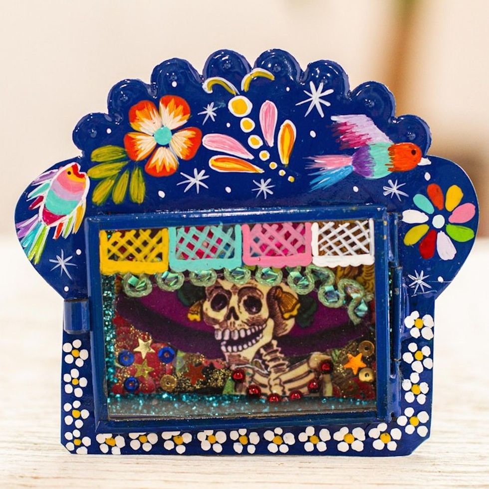 Hand Painted Catrina Metal Wall Art 'Showy Catrina'