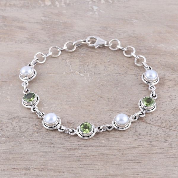 Alternate image for Peridot and Cultured Pearl Link Bracelet from India Elegant Glitter