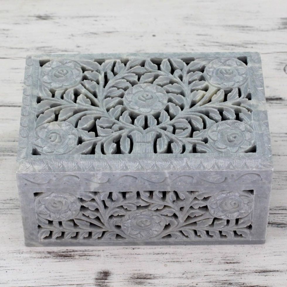 Jali Soapstone Jewelry Box 'White Roses'