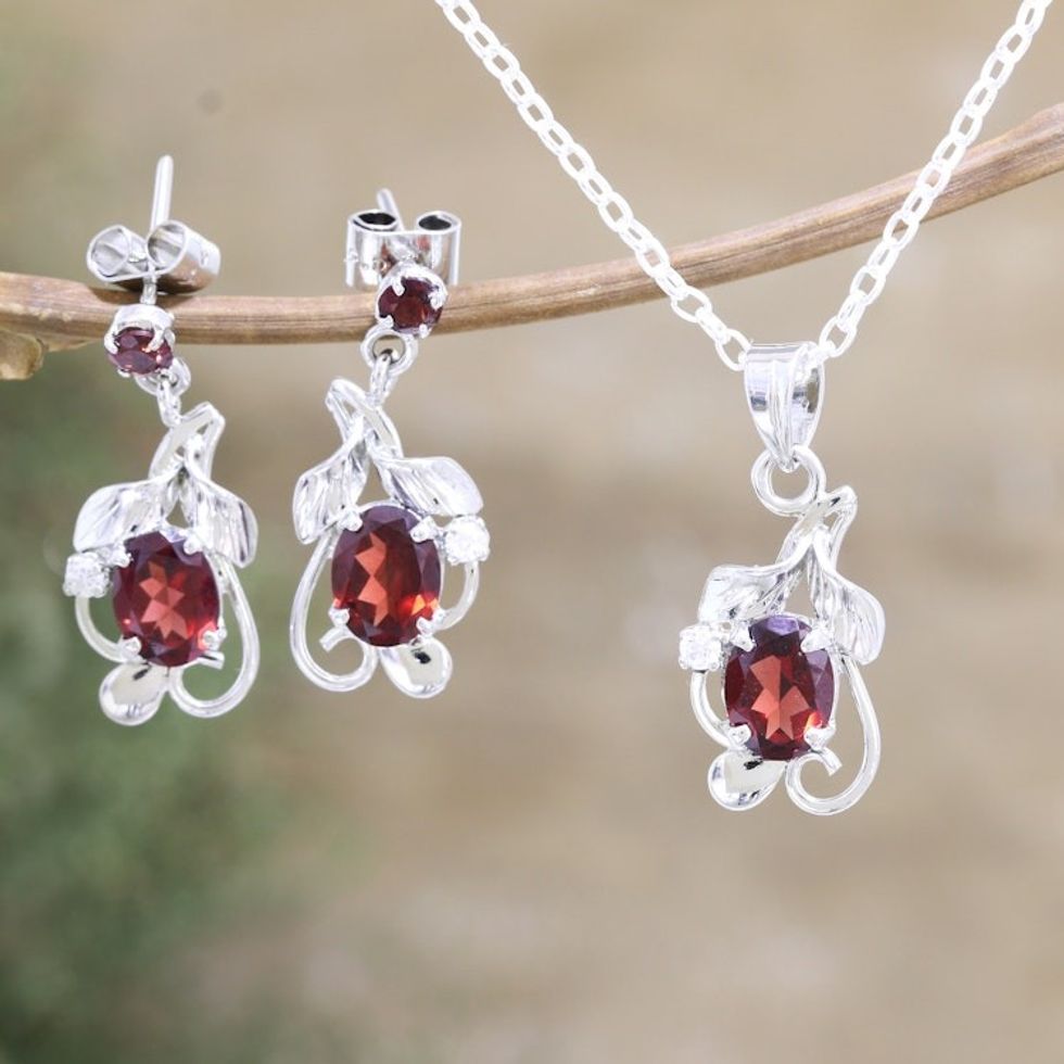 Rhodium-plated Jewelry Set with 7-Carat Garnet Gemstones 'Passion Vines'