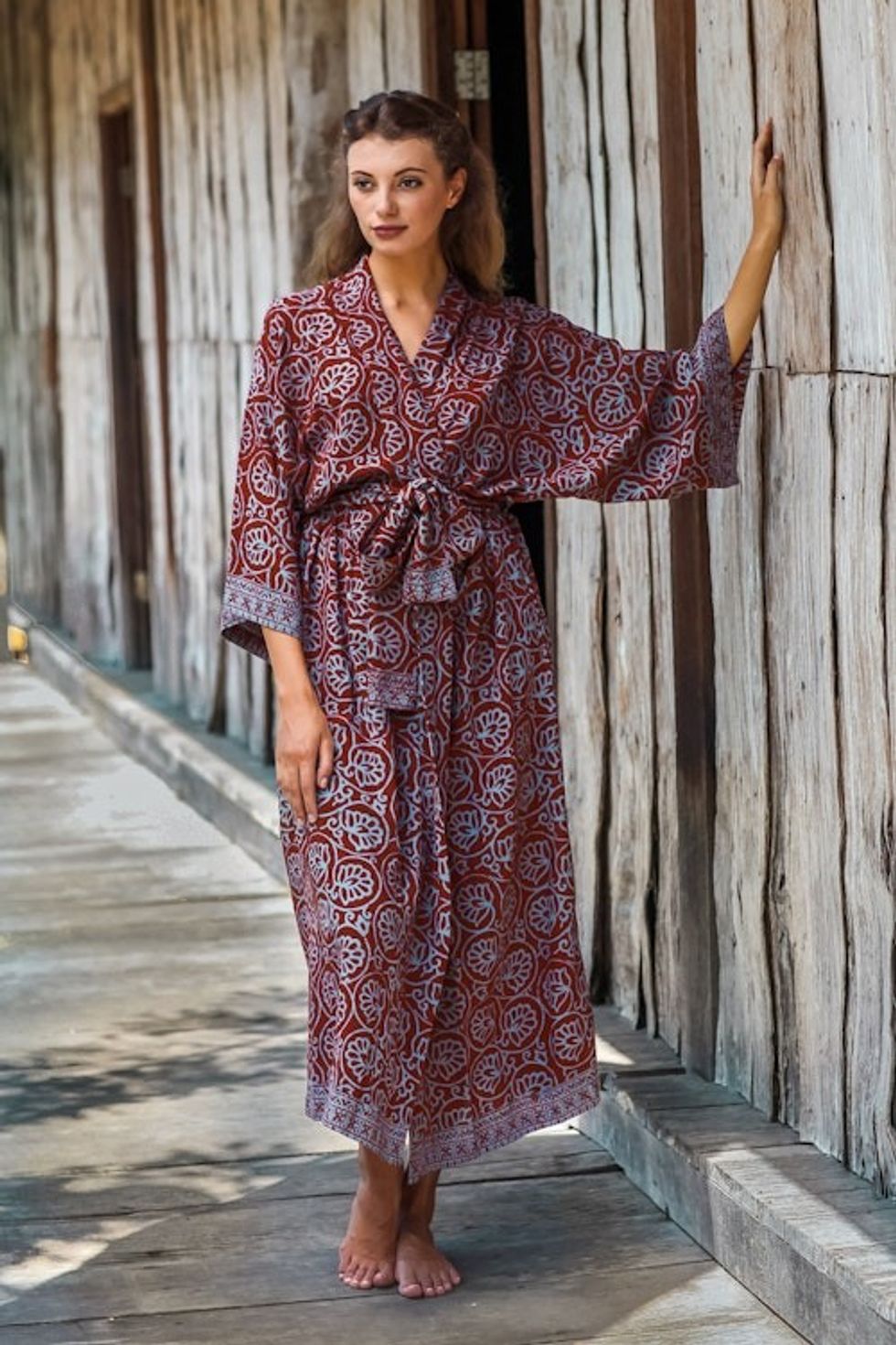 Women's Grey and Burgundy Hand Stamped Batik Belted  Robe 'Morning Aster'