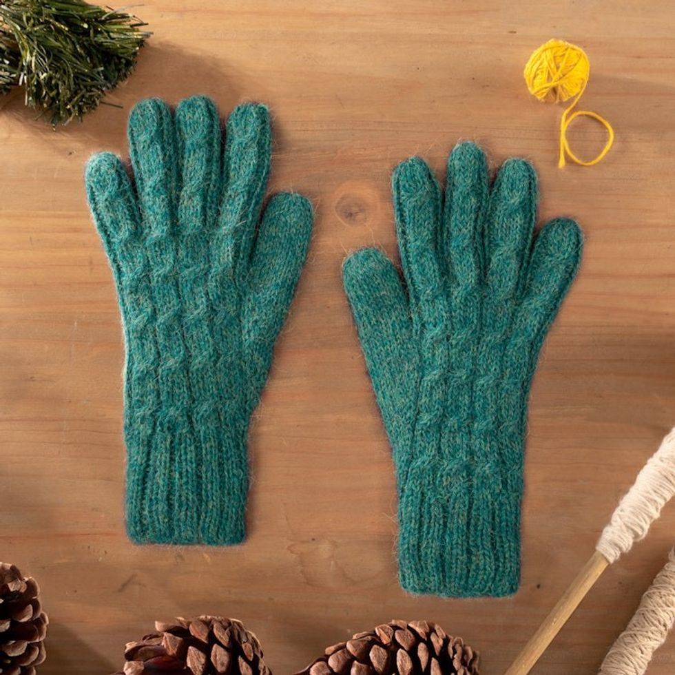 100 Alpaca Gloves in Jade from Peru 'Winter Delight in Jade'