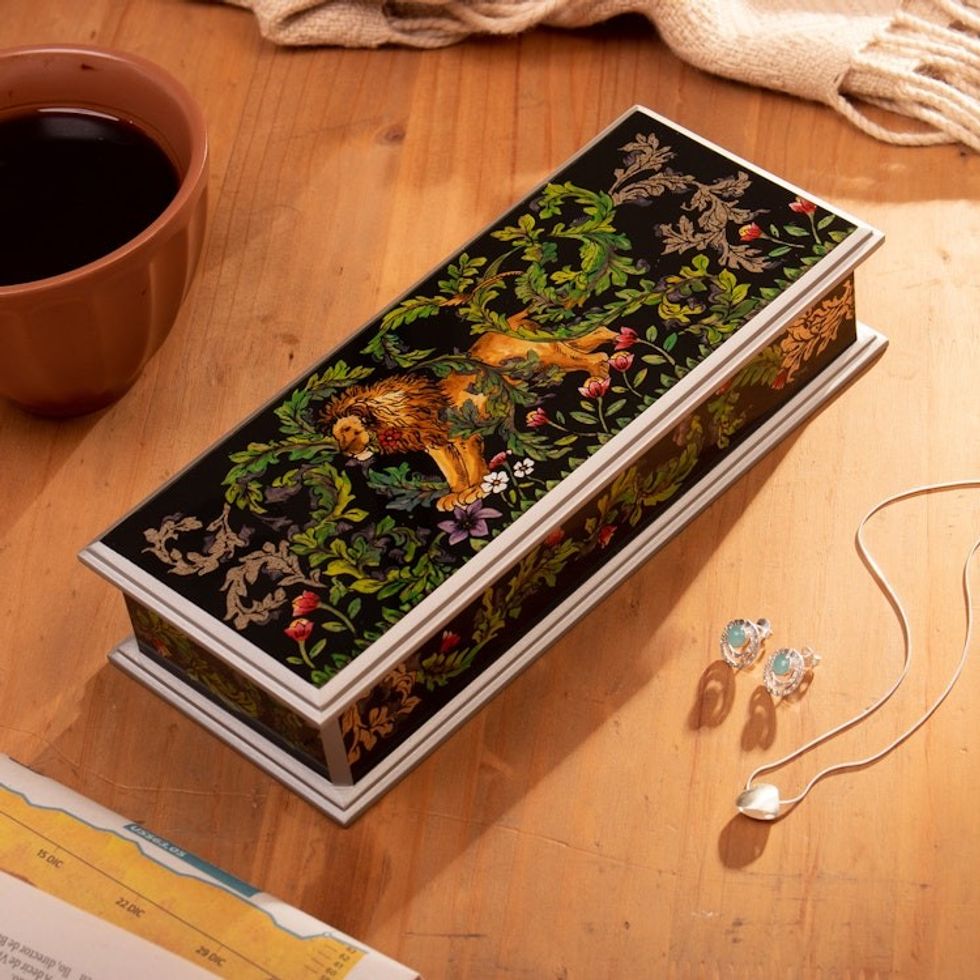 Leafy Reverse-Painted Glass Decorative Box with Lion Theme 'Courageous King'