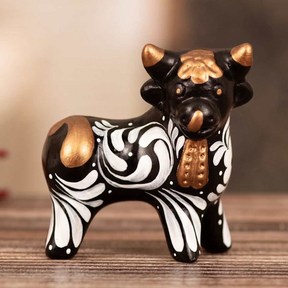 Traditional Andean Handmade Ceramic Bull Sculpture in Black 'Black Guardian of Pucar'