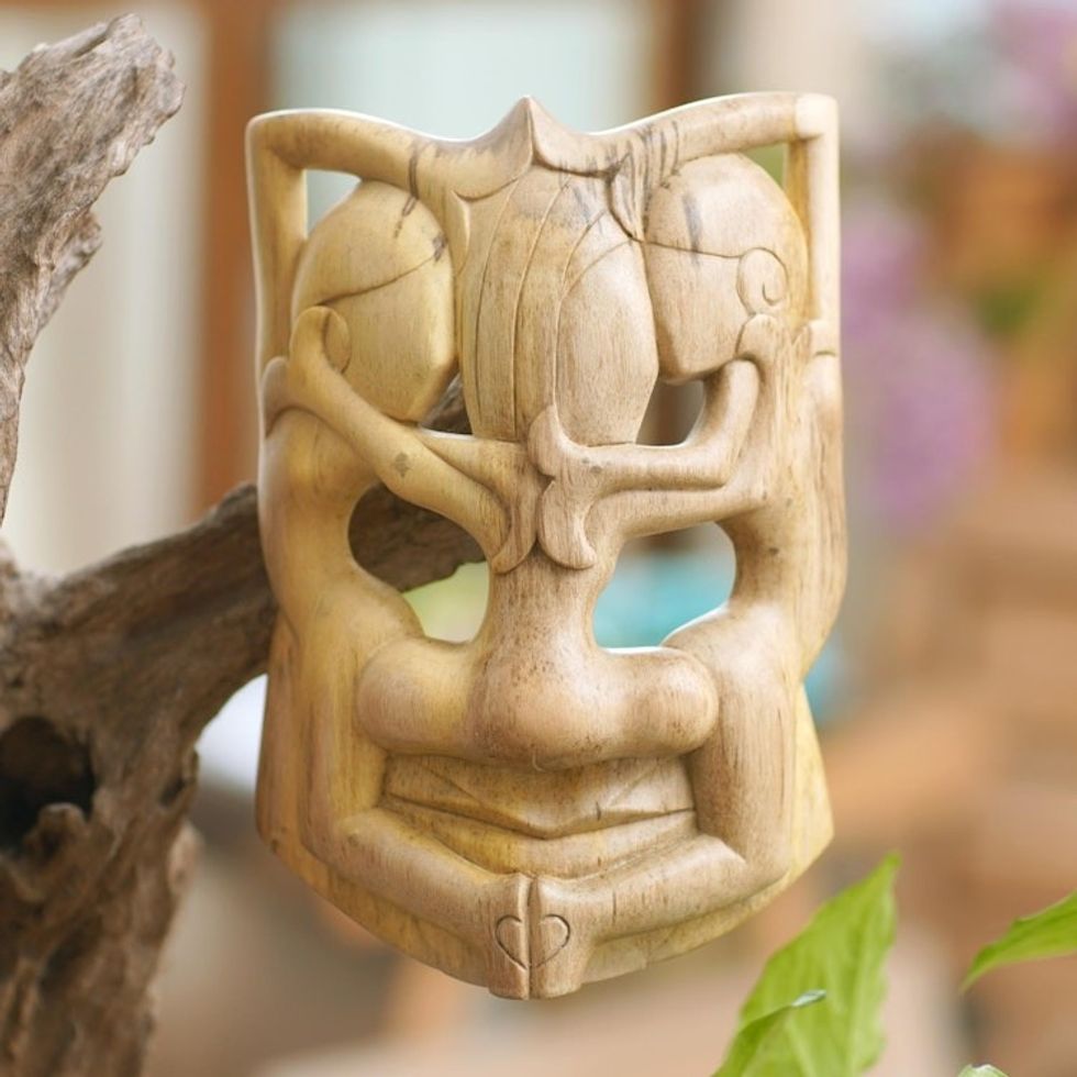 Wood mask 'Three Best Friends'