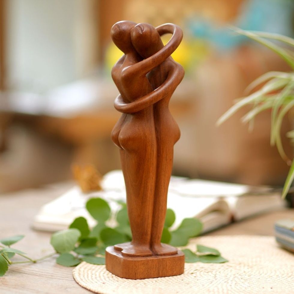 Romantic Wood Statuette 'Hold Me Tight'
