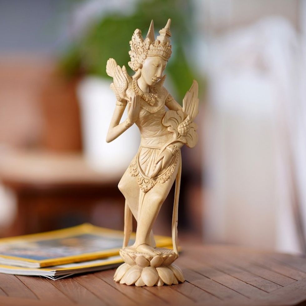 Wood statuette 'Goddess Sri Pudak'