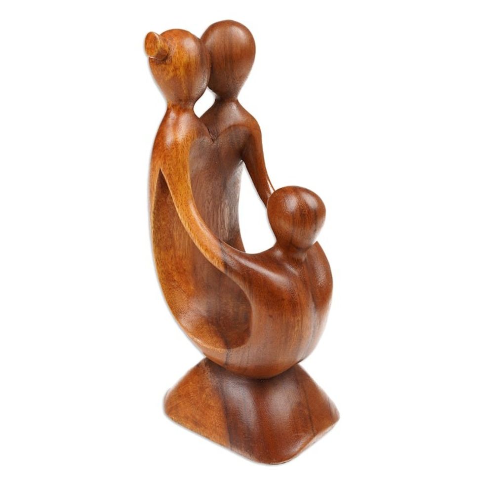 Wood sculpture 'Love Makes a Family'
