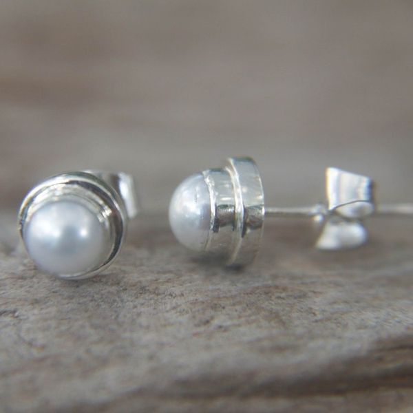 Alternate image for Sterling Silver Pearl Stud Earrings Brilliant Moon