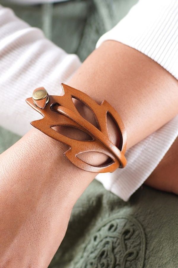 Alternate image for Brown Leather Wristband Bracelet Lucky Leaf
