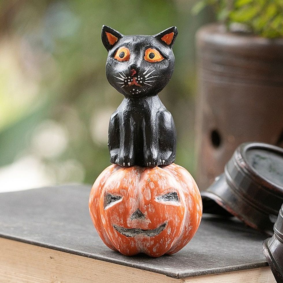 Halloween-Themed Albesia Wood Cat and Pumpkin Sculpture 'Cat on the Halloween Night'