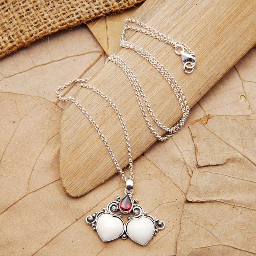 Romantic Heart-Shaped One-Carat Garnet Pendant Necklace 'Couple Heart'