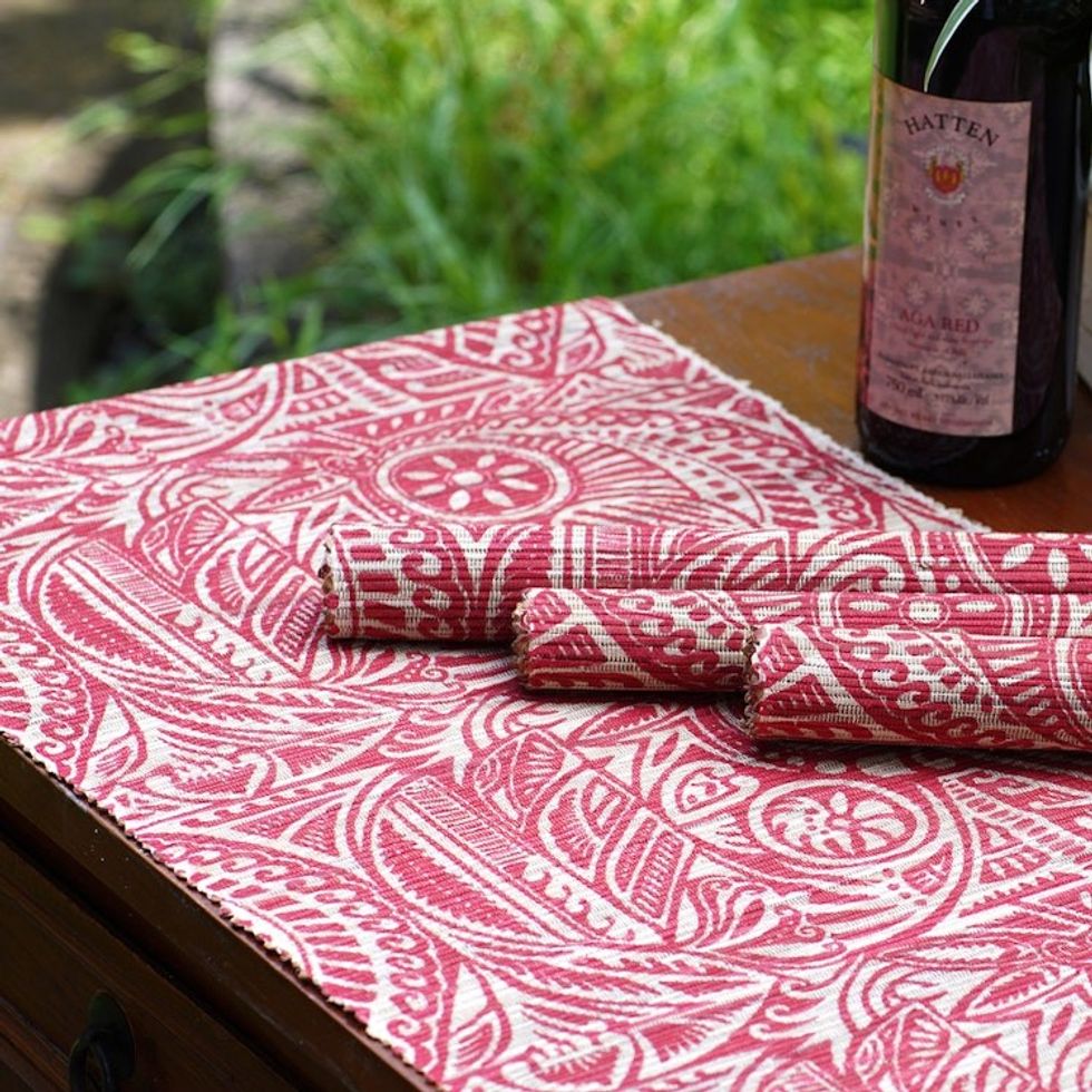 Set of 5 Leafy Red and Ivory Table Runner and Placemats 'Red Eden'