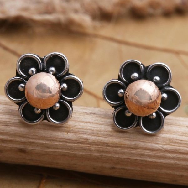 Alternate image for Handmade Gold-Accented Sterling Silver Stud Earrings Golden Stamen